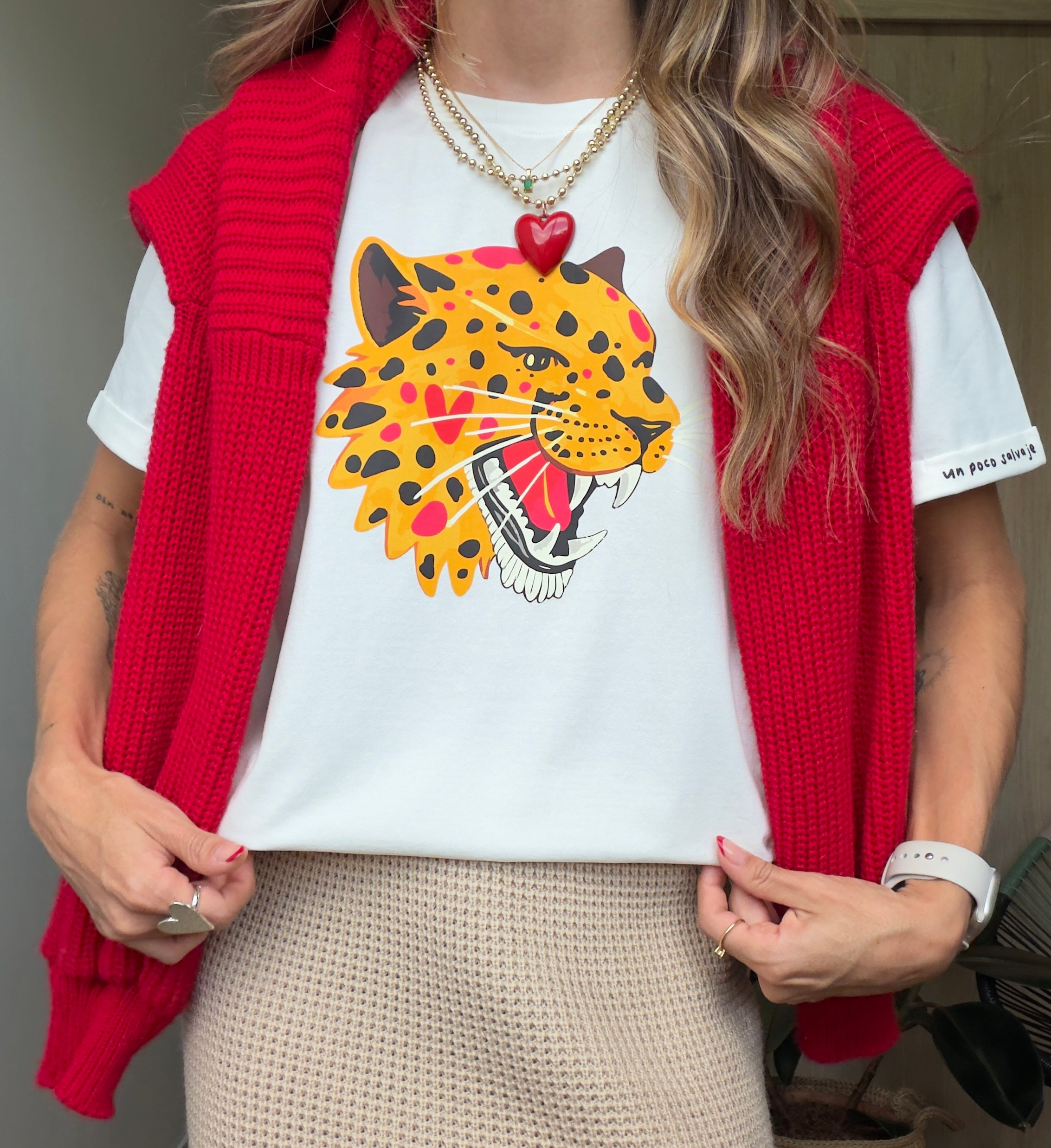 Camiseta con tigre y frase “Un poco salvaje”