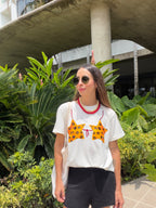 Camiseta con estrellas animal print