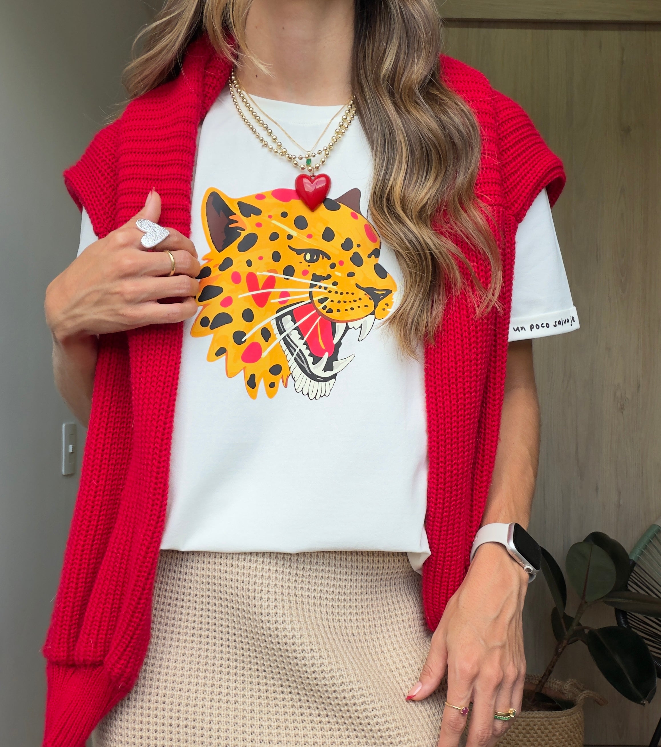 Camiseta con tigre y frase “Un poco salvaje”