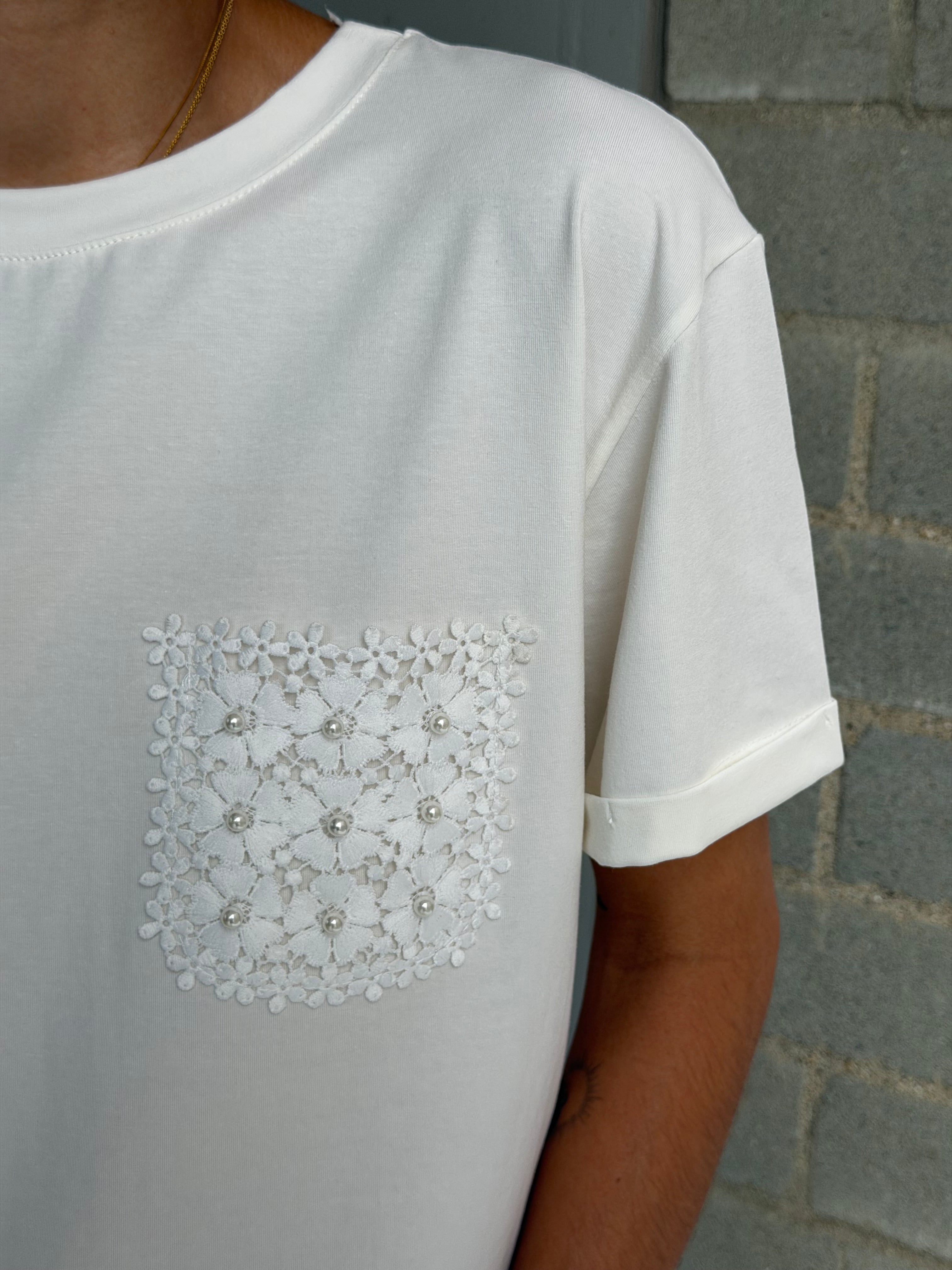 Camiseta bolsillo perlas