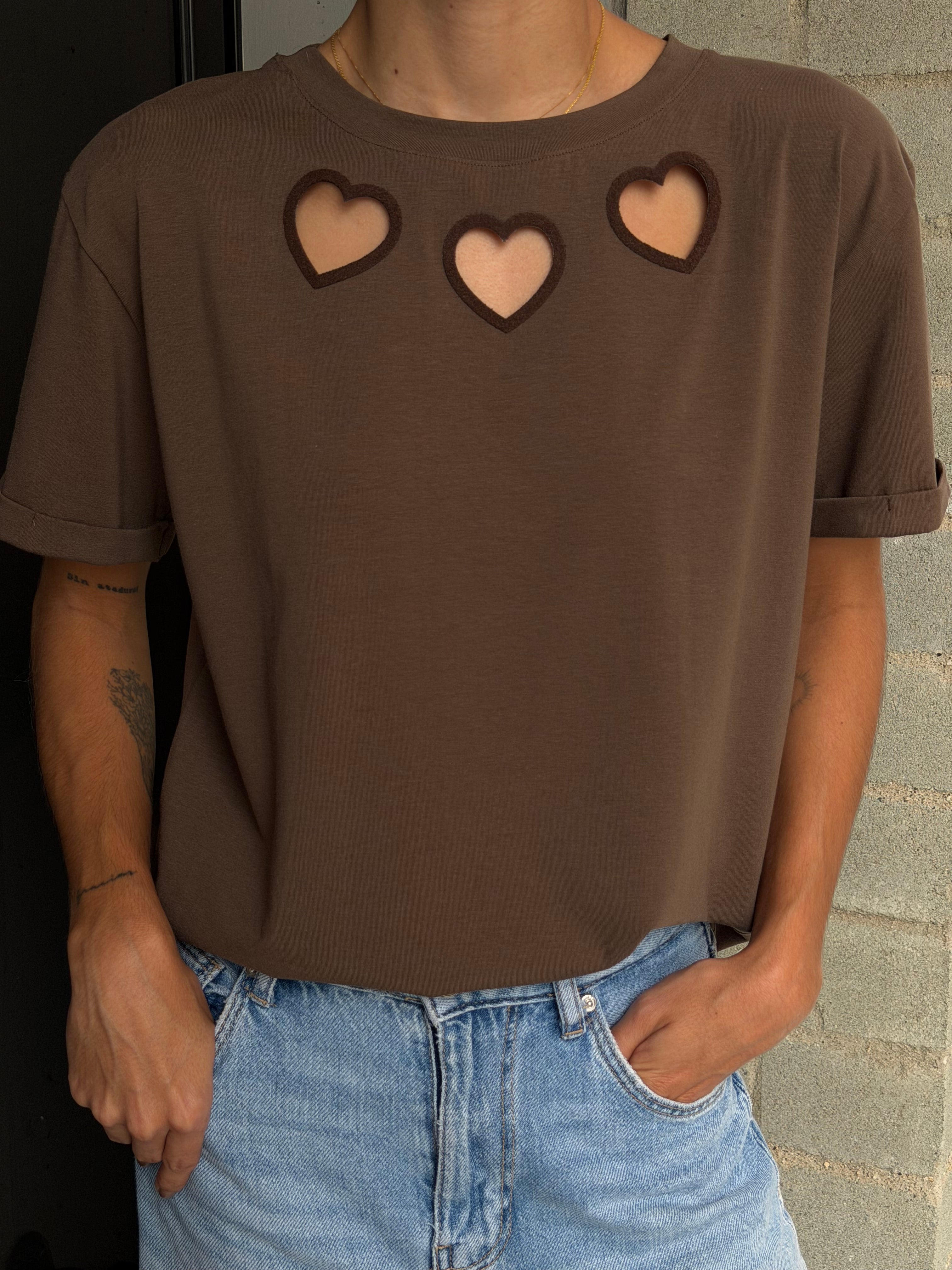 Camiseta tres corazones