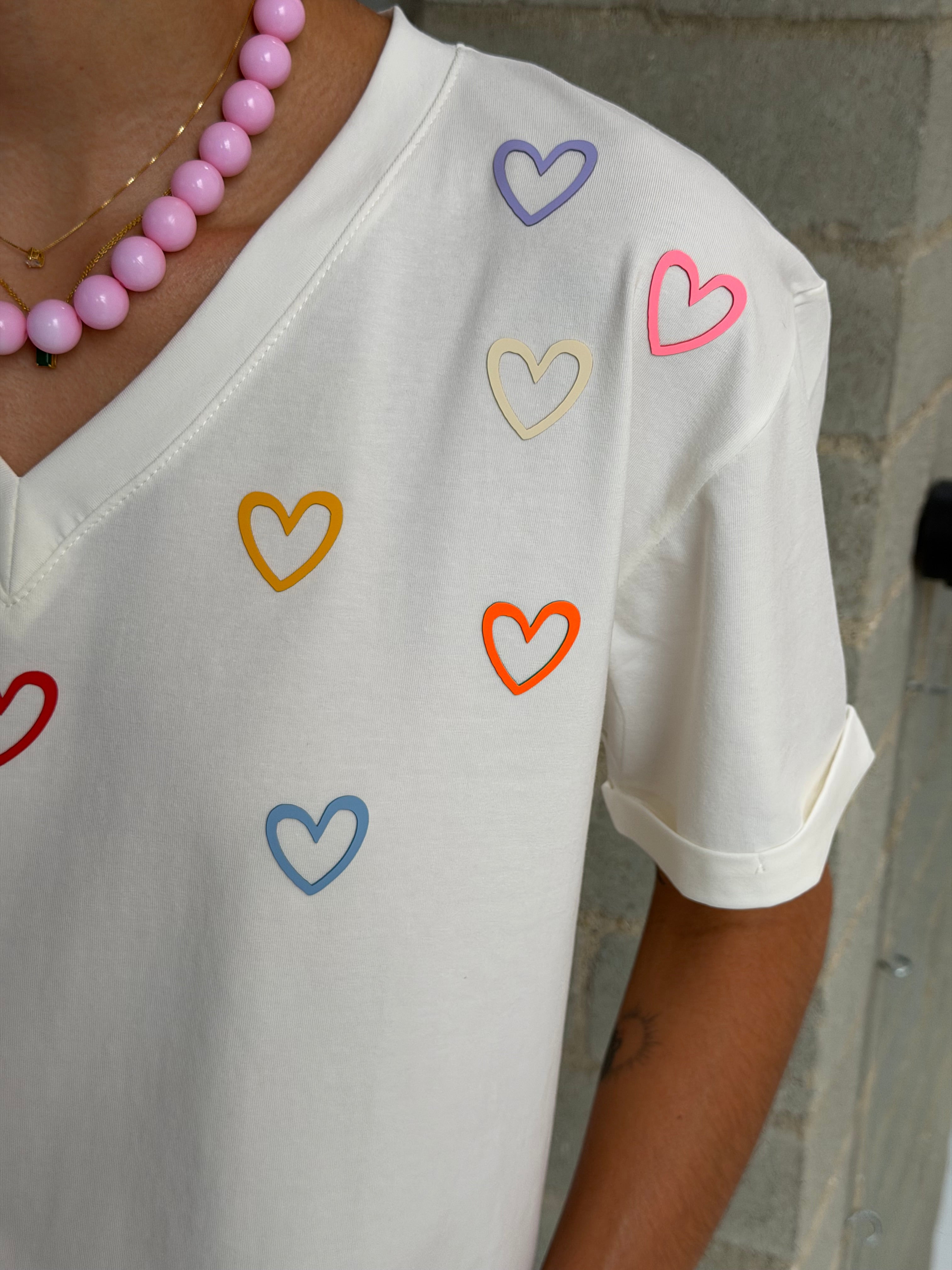 Camiseta corazones de colores