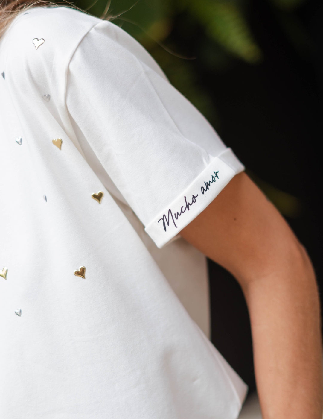 Camiseta Mujer con Corazones Metálicos