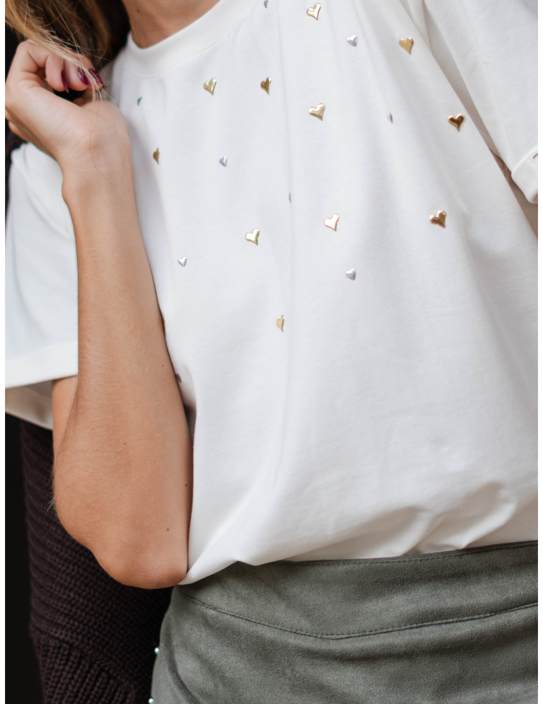 Camiseta Mujer con Corazones Metálicos