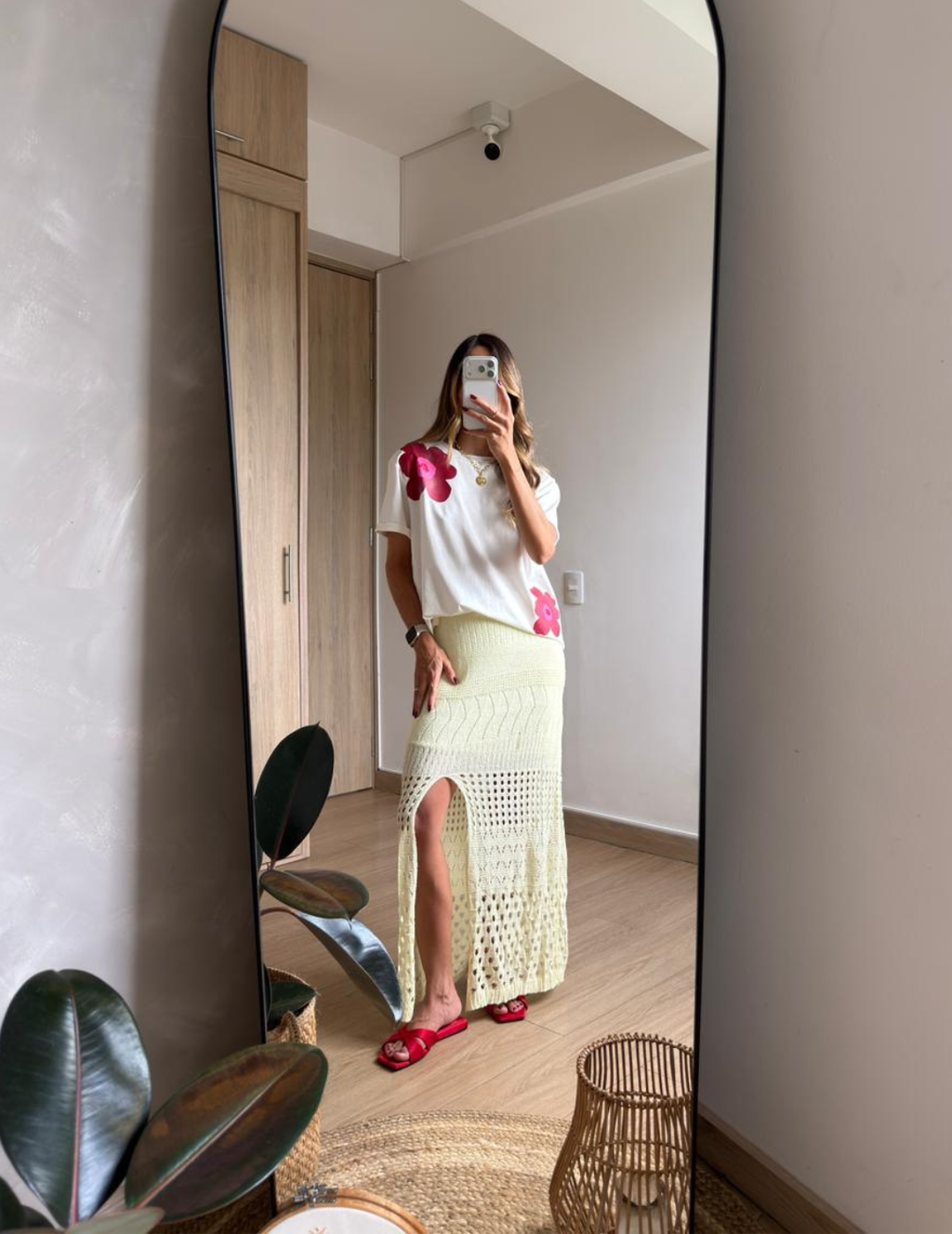 Camiseta con Flores Rojas