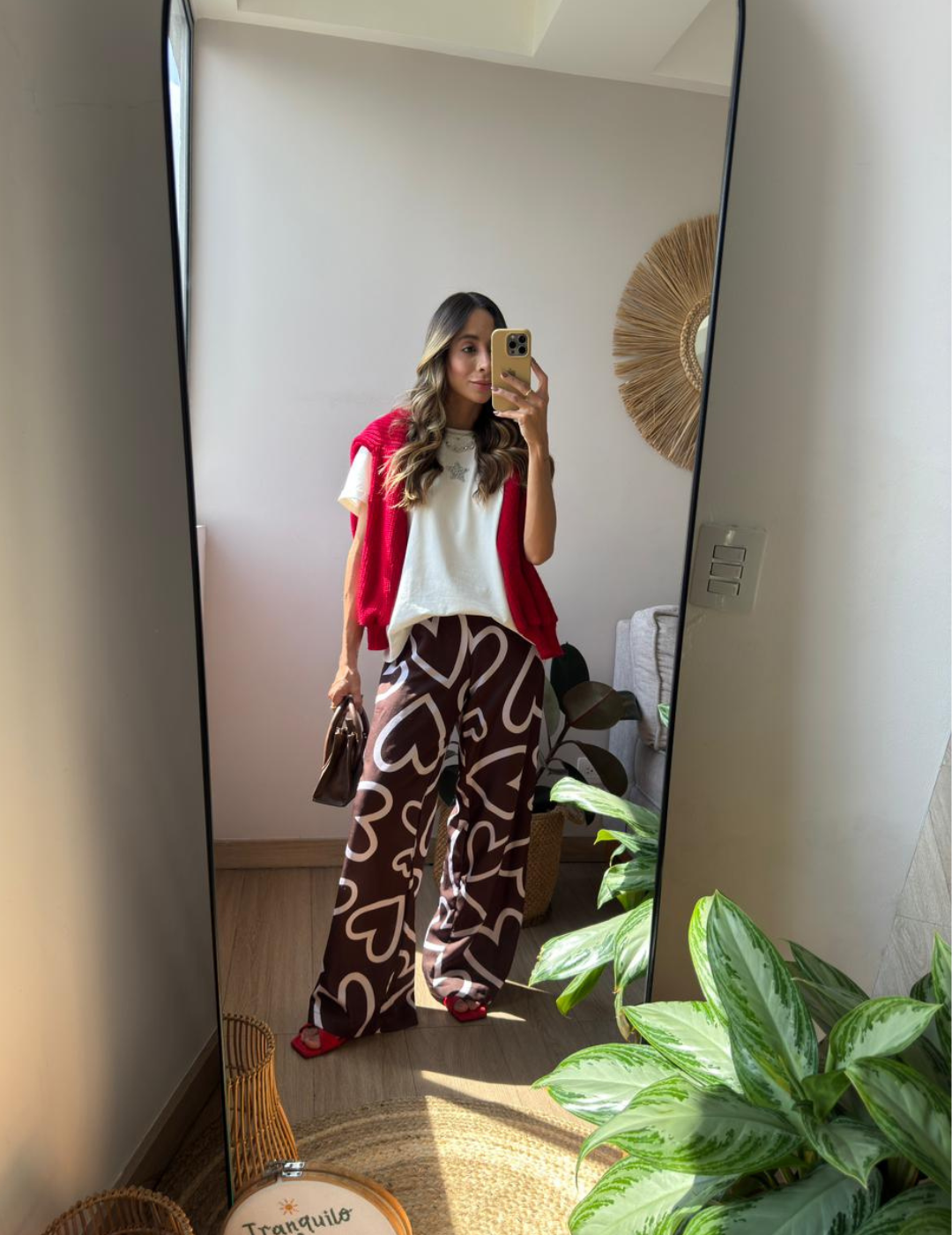 Pantalón Café Mujer Estampado Corazones